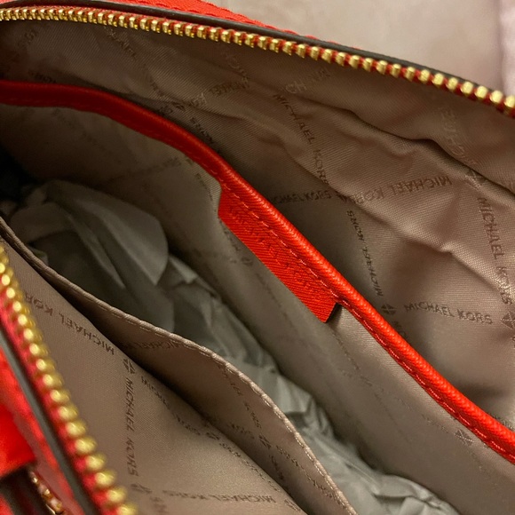 Michael Kors jet set crossbody with chain NWT - Picture 4 of 5